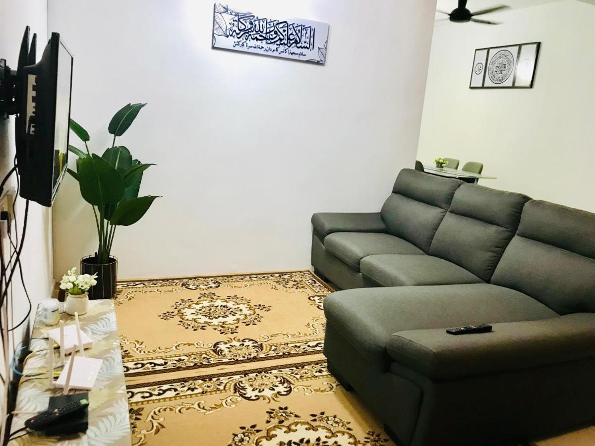 Chempaka Homestay Seri Iskandar Exterior foto